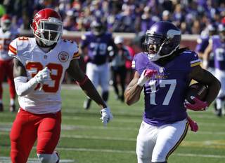 Minnesota Vikings wide receiver Jarius Wright (17) runs with his reception as he looks at Kansas City Chiefs free safety Husain Abdullah (39) during the first half of an NFL football game, Sunday, Oct. 18, 2015, in Minneapolis. (AP Photo/Ann Heisenfelt)