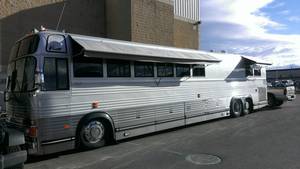 Shania Twain Tour Bus