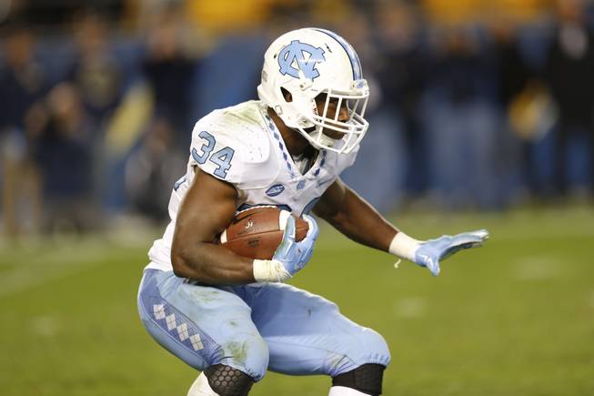 North Carolina running back Elijah Hood (34) plays in an NCAA college football game against Pittsburgh, Thursday, Oct. 29, 2015, in Pittsburgh. 