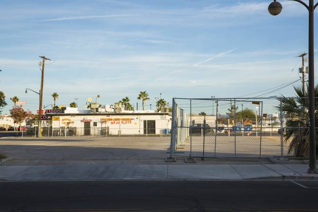 A look at an empty and fenced-in lot on the southwest corner of Fremont and 9th streets, Nov. 17, 2015.