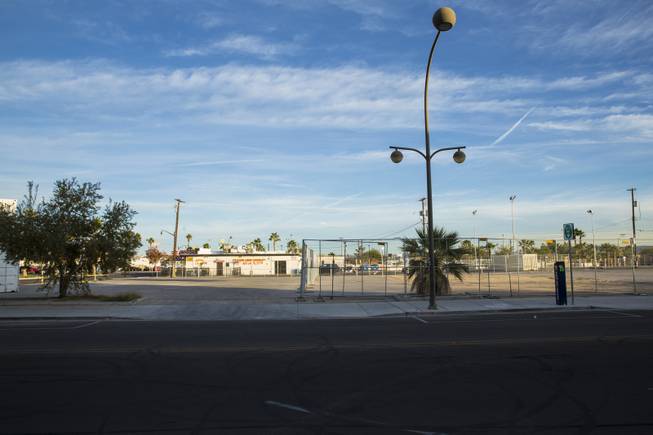 A look at an empty and fenced in lot on the southwest corner of Fremont and 9th streets, Nov. 17, 2015.