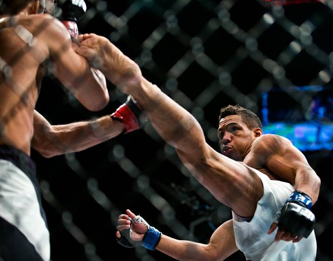 Lightweight Leonardo Santos deflects a kick from Kevin Lee during ...