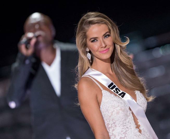 Seal serenades 2015 Miss USA Olivia Jordan during the final ...