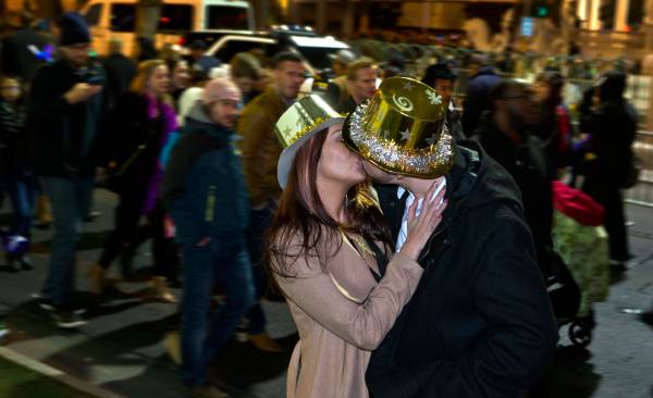 Vegas ready to welcome 300k for NYE party on Strip, downtown - VEGAS INC