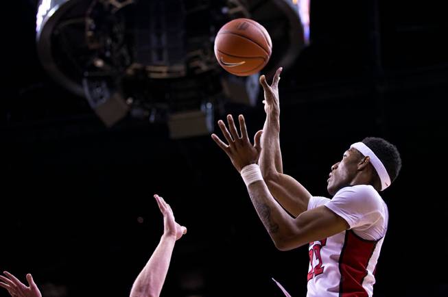 UNLV Edges Out Air Force Basketball