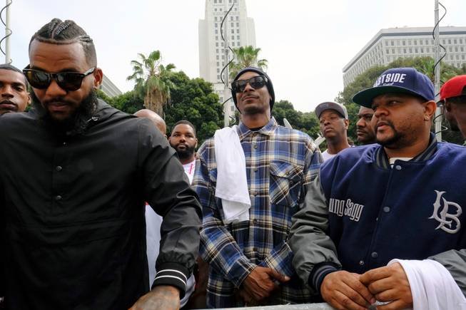 Snoop Dogg march in Los Angeles