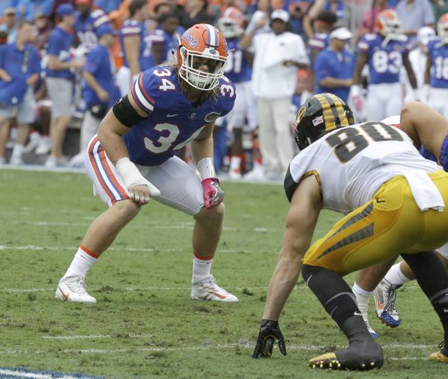 Florida linebacker Alex Anzalone (34) lines up against Missouri tight end Sean Culkin (80) during the first half of an NCAA college football game, Saturday, Oct. 15, 2016, in Gainesville, Fla. 