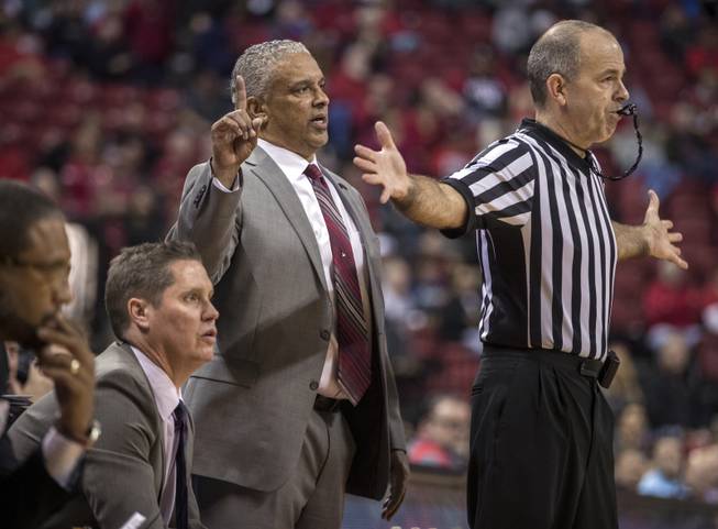 UNLV Rebels head coach Marvin Menzes calls a play from behind an official during their game at the Thomas & Mack Center on Saturday, Jan. 6, 2018.
