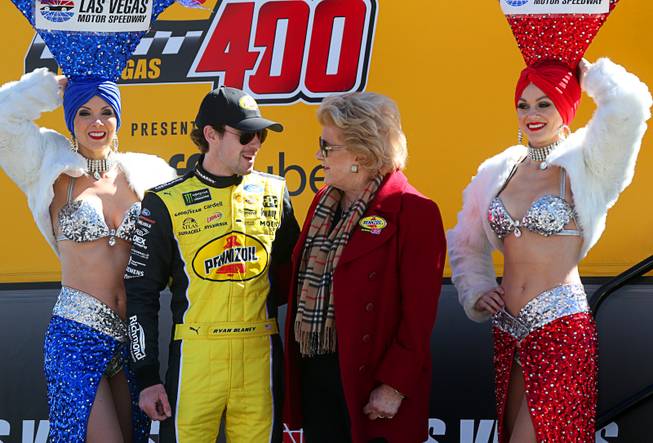 Pole winner Ryan Blaney poses with Las Vegas Mayor Carolyn Goodman and showgirls before the NASCAR Pennzoil 400 race at the Las Vegas Motor Speedway Sunday March 4, 2018.