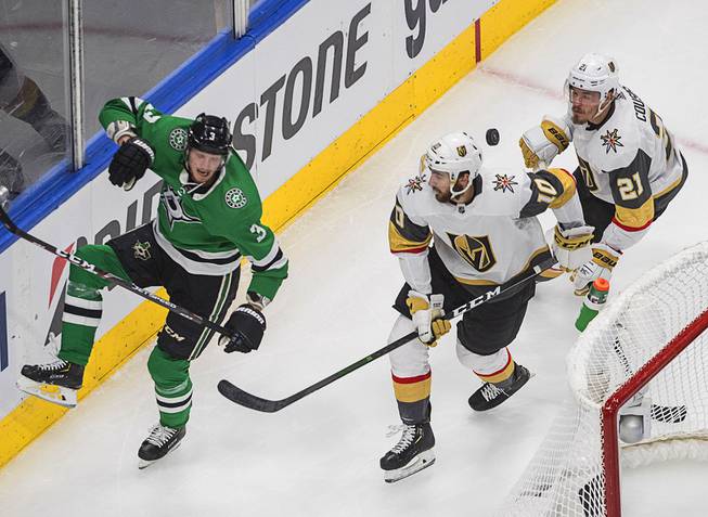 Golden Knights Fall to Stars in Game 4