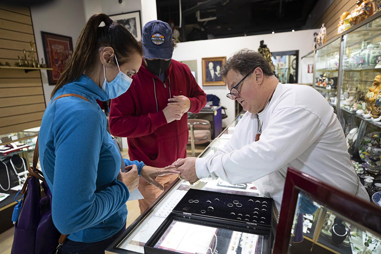 Johnny Del Prado is moving his Las Vegas jewelry business online. Del Prado Jewelers closed the doors to its physical location on East Fremont Street last week ...