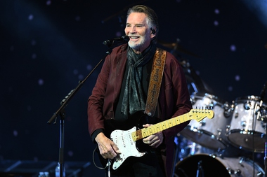 Kenny Loggins, the Grammy-winning, Oscar-nominated singer-songwriter, stood Friday at the center of the stage at Pearl Theater at the Palms and marveled at the room, which he was playing for the first time — and likely the last time — in his storied career of more than 50 years.