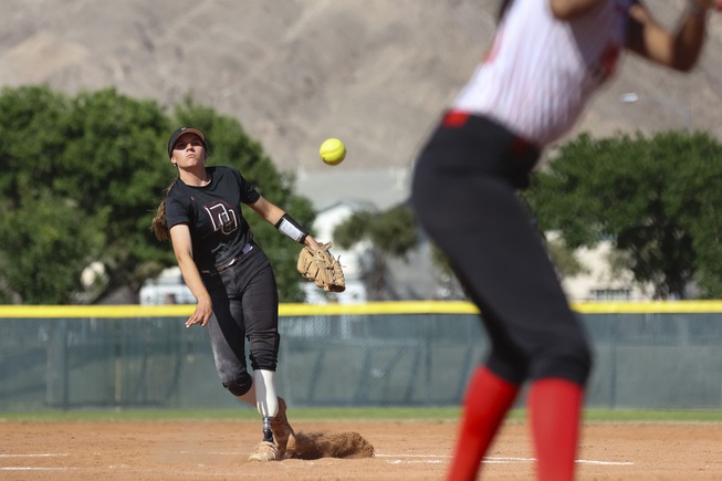 Desert Oasis softball player Alissa Perkins pitches during a game against Las Vegas High School Wednesday, May 1, 2024.