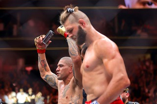 Light heavyweight champion Alex Pereira celebrates his win over Jiri Prochazka during UFC 303 at T-Mobile Arena Saturday, June 29, 2024. Pereira retained his title with a second-round TKO. STEVE MARCUS