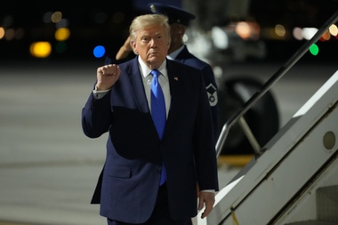 President Donald Trump arrives on Air Force One at Harry Reid International Airport in Las Vegas, Tuesday, Aug. 4, 2026.