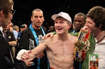 Hatton defeats Malignaggi