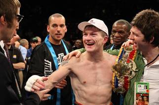 Hatton defeats Malignaggi