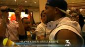 Boxers Mayweather, Ortiz make grand enterence