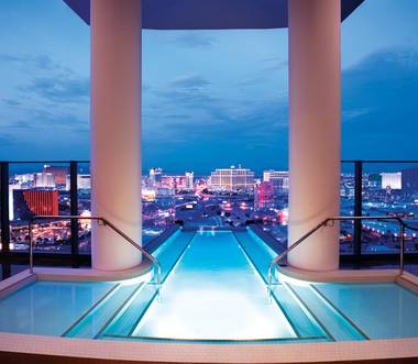 It's not cheap to live like a Las Vegas king. Suites and villas on the Strip can cost a few grand — or even a few dozen grand — a night.