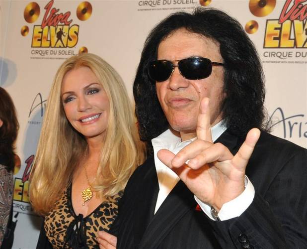 The blue carpet for the <em>Viva Elvis</em> world premiere at ...