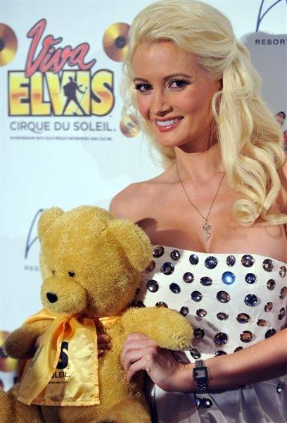 The blue carpet for the <em>Viva Elvis</em> world premiere at ...