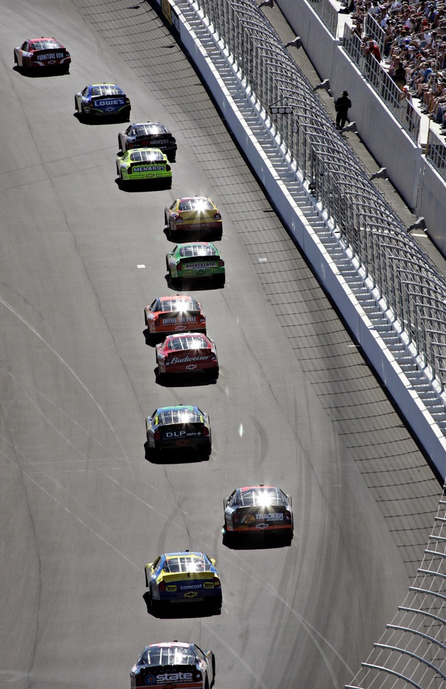 Racers begin last year’s UAW-DiamlerChrysler 400 at the Las Vegas Motor Speedway. The drivers return this week.