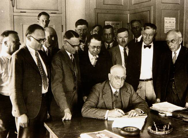 Henry Jo Kaiser signs a contract on March 11, 1931 ...