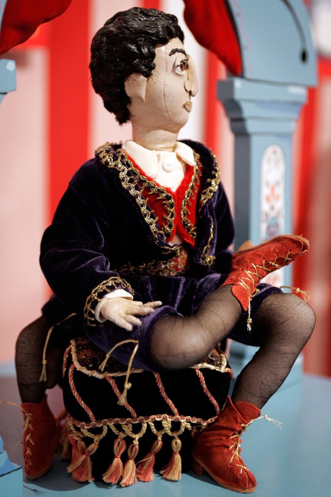 Also known as Francesco Lentini, The Man with 3 Legs also had four feet and two penises.  Lentini was not the least bit phased by his freakish characteristics, but instead embraced the pleasures that sideshow life gave him.

