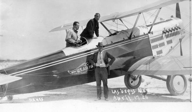 1920s - Western Air Express Pilot Fred Kelly poses with his wingman ... -