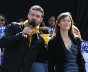 Justin Timberlake and Jessica Biel rally for Obama. 