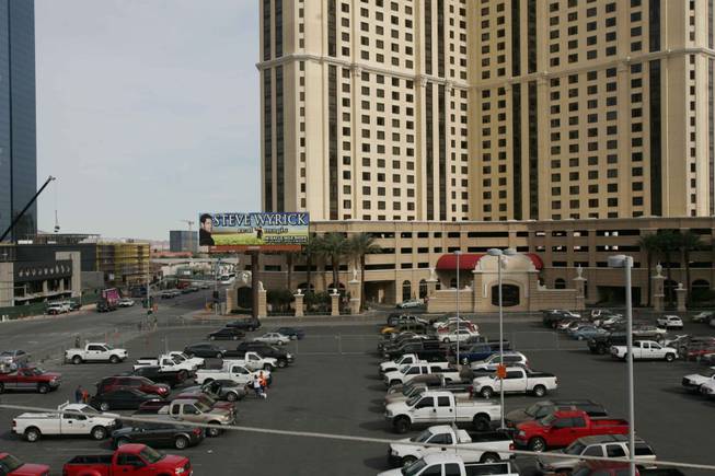 The rising sun is reflected by the towering Las Vegas Strip Resorts onto  Marriott's Grand Chateau Stock Photo - Alamy