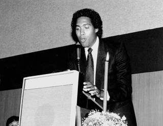 Bob Florence, a UNLV great in the early 1970's, speaks during his induction in the UNLV Athletics Hall of Fame in 1987. 