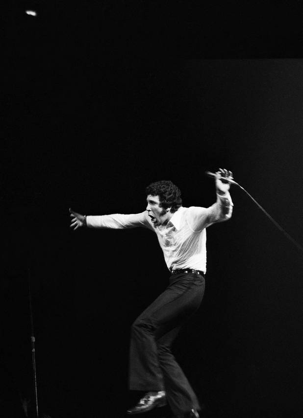Singer Tom Jones performs at a capacity crowd at Madison ...