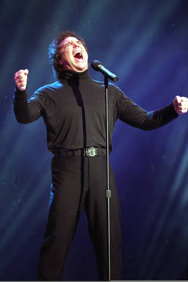 Tom Jones, co-host of the American Music Awards, sings 