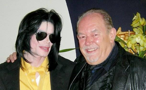 Michael Jackson and Robin Leach at Wing Lei in Wynn Las Vegas in June 2009.