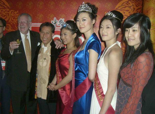 Mayor Oscar Goodman and Master Chef Martin Yan at the Top 100 Chinese Restaurants Awards at The Rio in 2009.