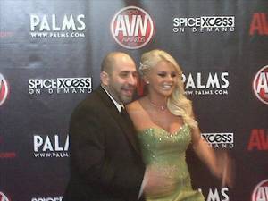 Dave Attell on the AVN Awards Show red carpet with adult industry stalwart Bree Olson.
