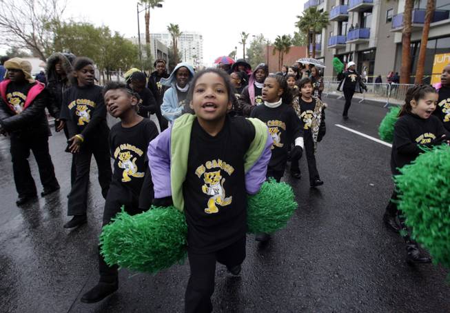 Anaya Tatum, 8, and other students from Carson Elementary School ...