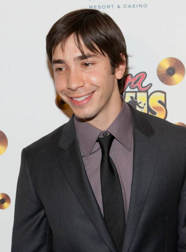 Justin Long on the blue carpet for the <em>Viva Elvis</em> ...
