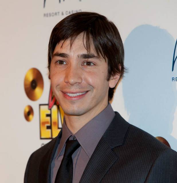 Justin Long on the blue carpet for the <em>Viva Elvis</em> ...