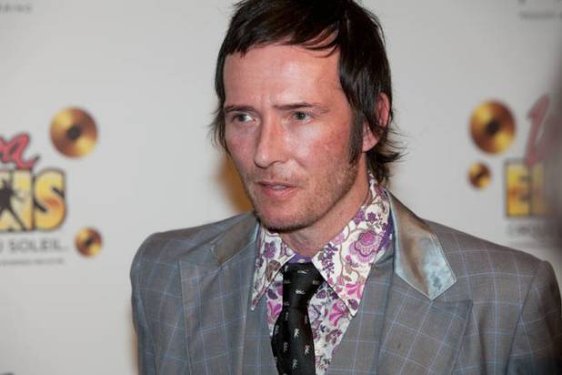 Scott Weiland on the blue carpet for the <em>Viva Elvis</em> ...