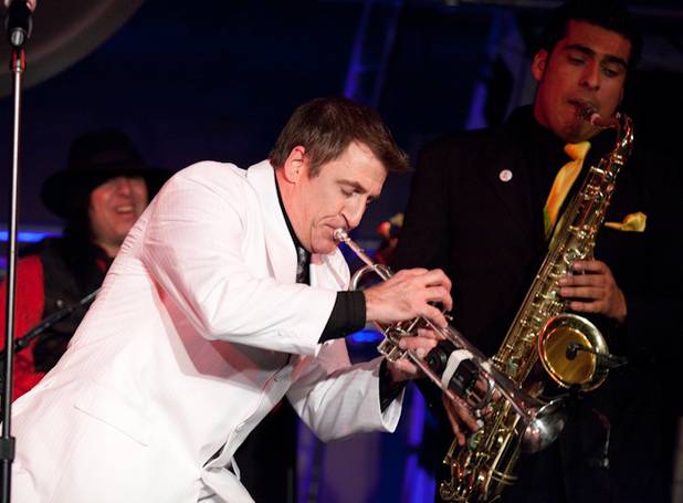 Louis Prima Jr. and The Witnesses featuring Sarah Spiegel perform ...