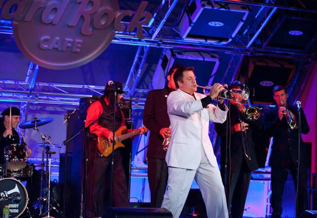 Louis Prima Jr. and The Witnesses featuring Sarah Spiegel perform ...