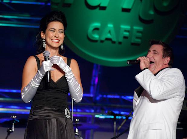 Louis Prima Jr. and The Witnesses featuring Sarah Spiegel perform ...