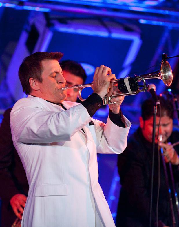 Louis Prima Jr. and The Witnesses featuring Sarah Spiegel perform ...