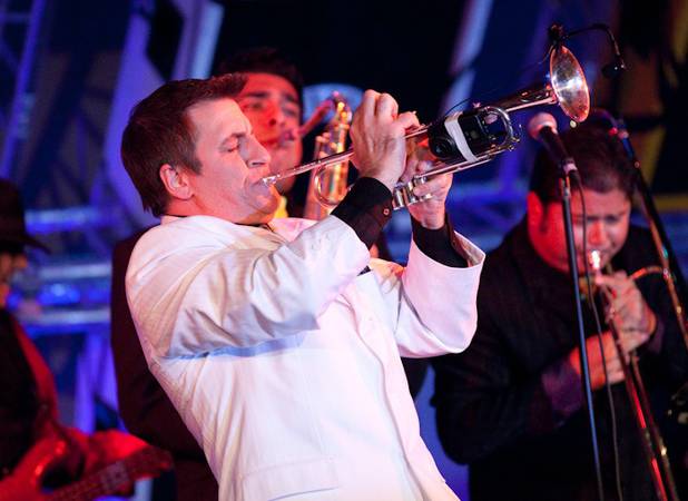 Louis Prima Jr. and The Witnesses featuring Sarah Spiegel perform ...