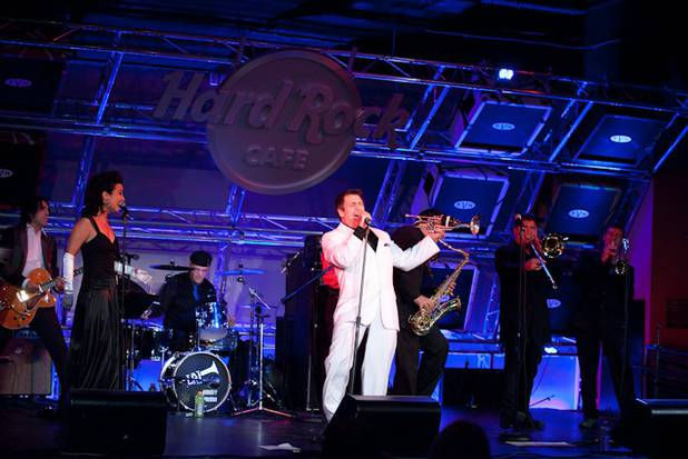 Louis Prima Jr. and The Witnesses featuring Sarah Spiegel perform ...