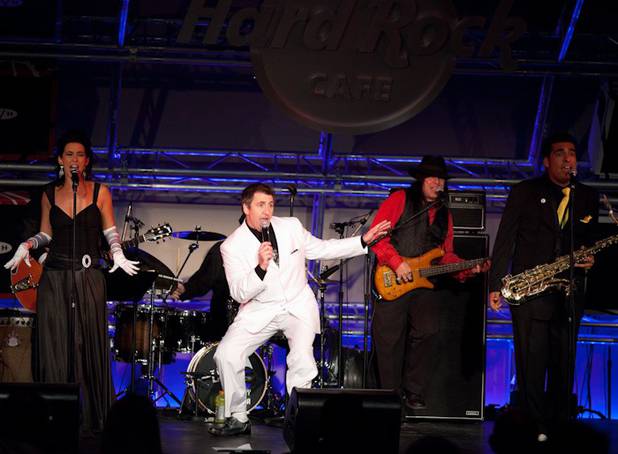 Louis Prima Jr. and The Witnesses featuring Sarah Spiegel perform ...