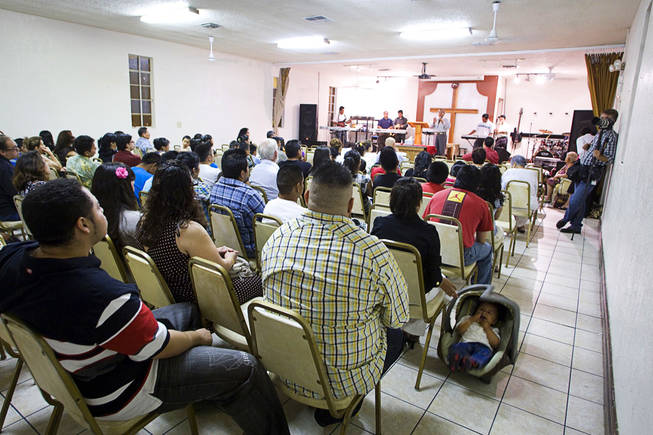 Immigration vigil at Amistad Cristiana