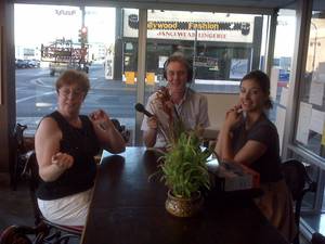 Liane Hansen, far left, and Jennifer Cornthwaite, far right, in an impromptu confab at The Beat.